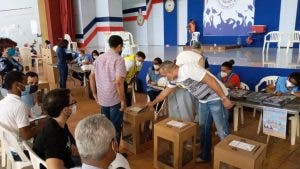 Mil colegios electorales no habían iniciado dos horas después