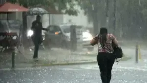 Aguaceros, tronadas y poca humedad; Beryl se aleja de RD