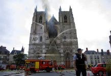 Fuego en catedral francesa de Nantes destruye famoso órgano