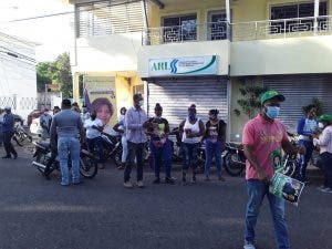 Expulsan de colegios electorales activistas de partidos en La Romana