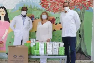 Laboratorios LAM dona fármacos al Hospital Padre Billini