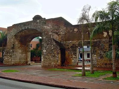 La Misericordia, llamada  originalmente Puerta Grande