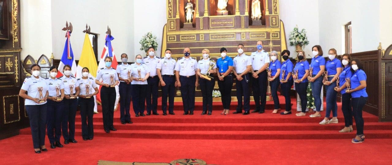 Fuerza Aérea reconoce mujeres miembros de la institución