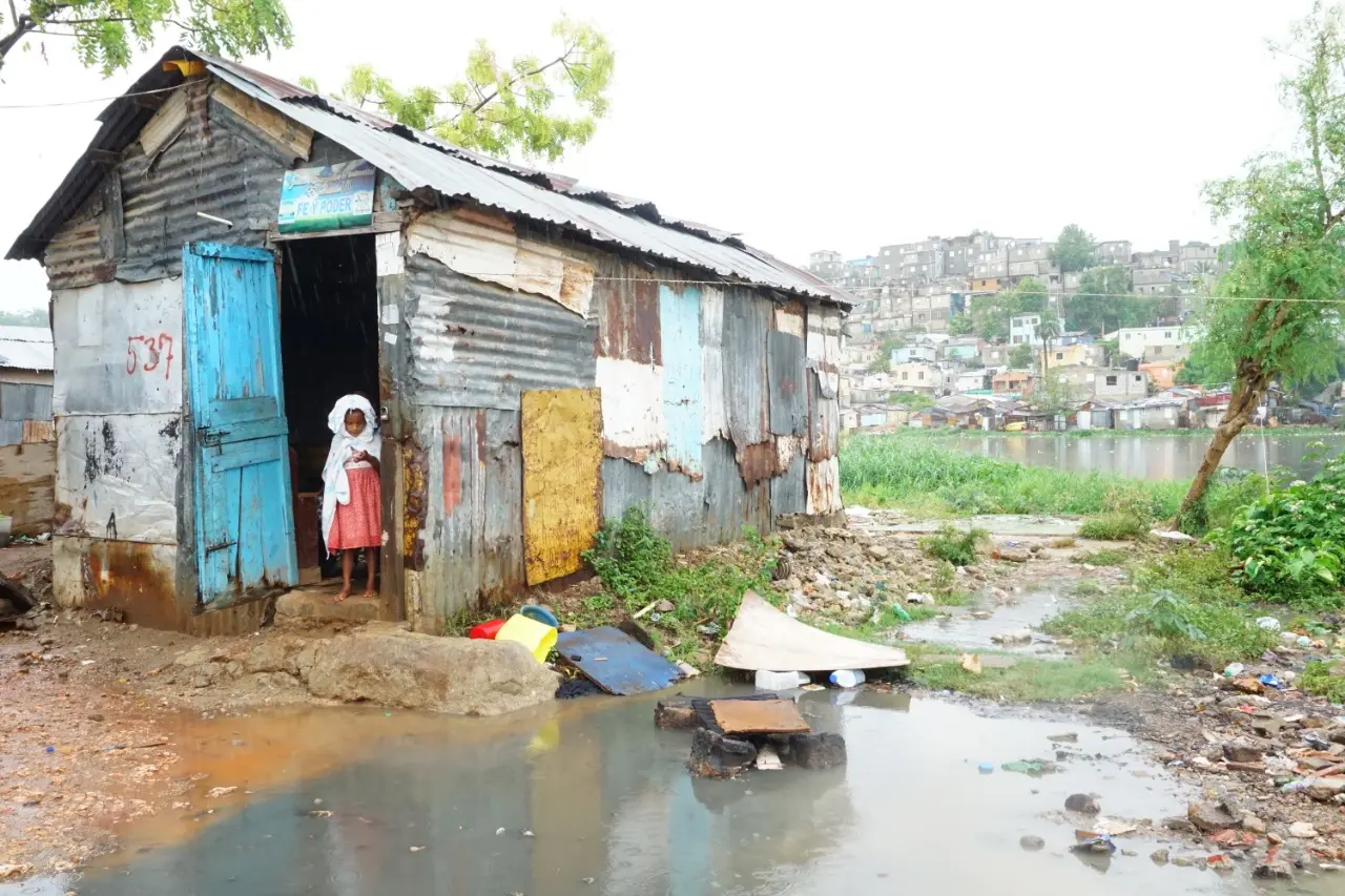 Más de 268 mil dominicanos cayeron en la pobreza en 2020 por la pandemia