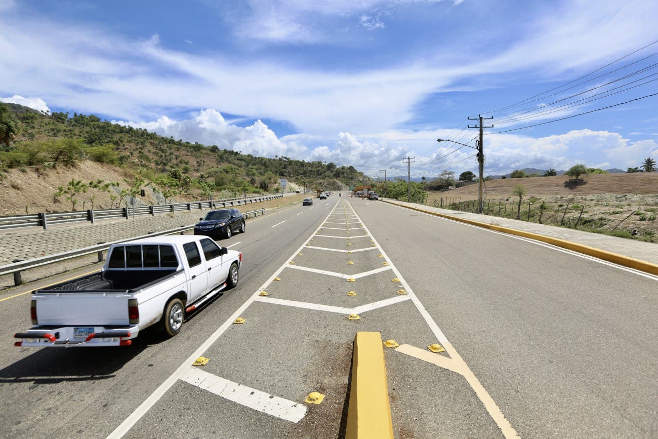 Gobierno entrega carretera Navarrete-Puerto Plata y otras seis obras viales