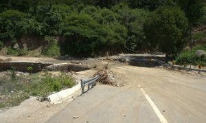 Comunitarios denuncian deterioro tramo carretero Padre Las Casas-Guayabal 