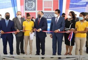 Medina inaugura  dos  estancias y 19 escuelas