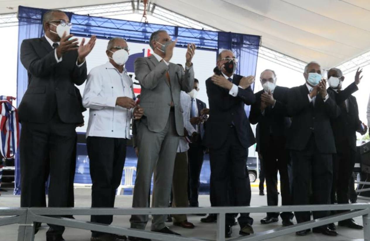 Danilo  Medina inaugura  hospital de Neiba  y escuela vocacional