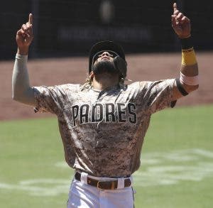 Fernando Tatis sacude 2 jonrones y Padres derrotan a Rangers 14-4