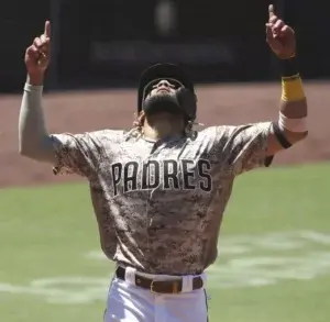 Fernando Tatis sacude 2 jonrones y Padres derrotan a Rangers 14-4