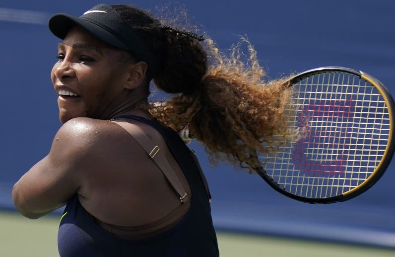Serena Williams suda para vencer la  72 del mundo