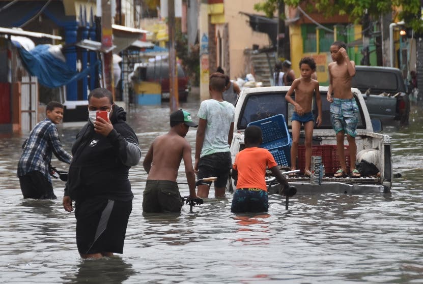 COE mantiene 18 provincias en alerta por posibles inundaciones repentinas