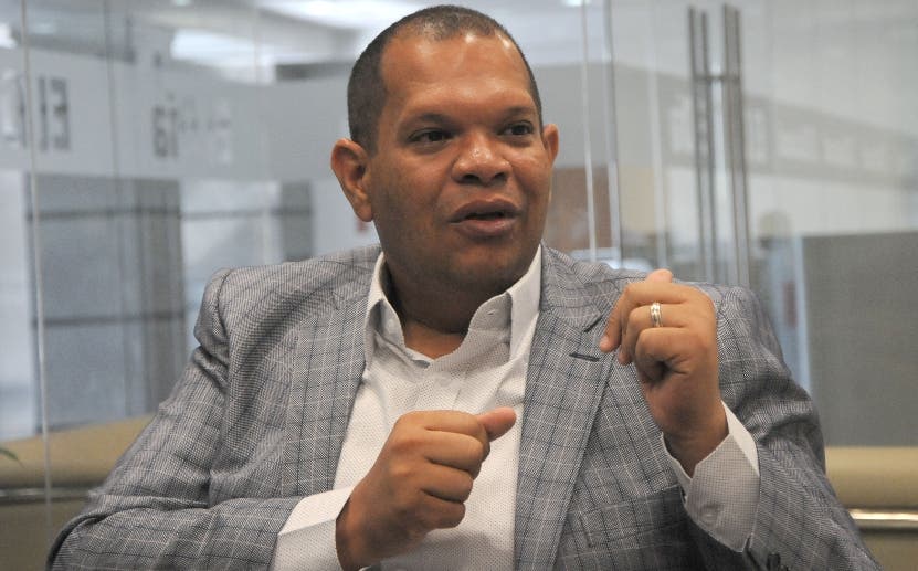 Alcalde Carlos Guzmán desmiente tenga planes de irse al PRM