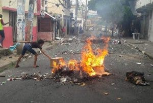 Residentes del 24 de abril en DN  llevan 15 días sin energía