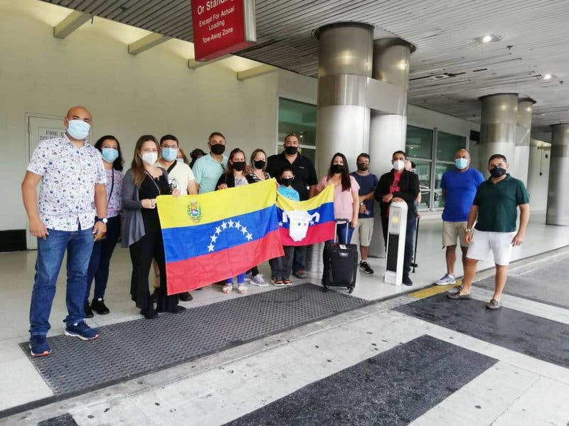 Miles de latinoamericanos estancados en EEUU por la pandemia