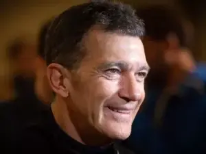 Antonio Banderas reaparece en Málaga y sorprende a su amigo Oscar Martínez     