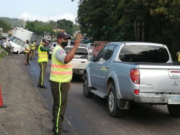 Accidente de patana provoca tapón «kilométrico» en Autopista Duarte
