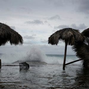 Evacuaciones en la costa de EEUU antes de llegada de Laura