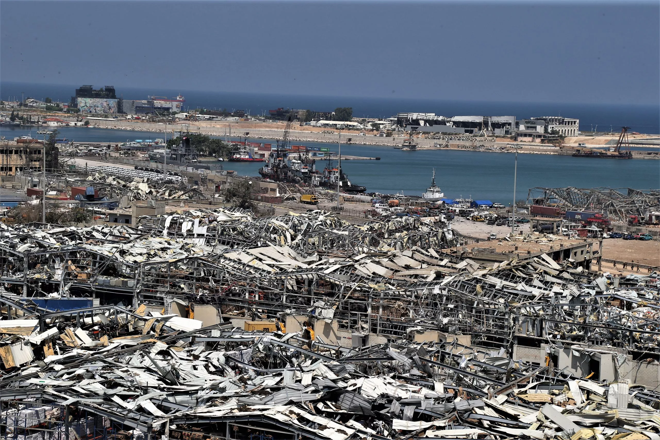 Parlamento aprueba estado de emergencia en Beirut y gobierno lo alarga un mes