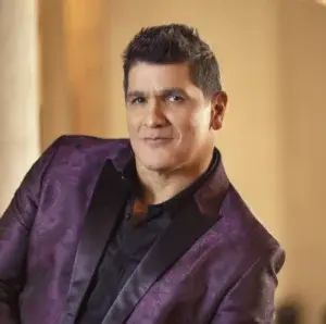 Eddy Herrera celebra sus dos nominaciones a los Latino Show Music Awards 