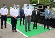 EDESUR celebra su 21 años instalando su primer cargador para vehículos eléctricos