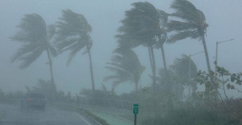 EEUU: El huracán Laura alcanza la categoría 4, muy peligroso