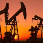 Brent se dispara más del 5 % y roza los 125 dólares, aunque ha llegado a superar los 126