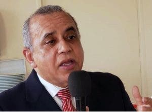 Ministro de Salud suspende empleado por alegado acto de corrupción