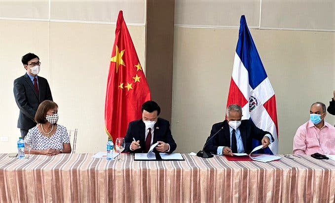 República Dominicana y China firman protocolo sanitario para exportación de aguacate