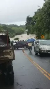 Desbordamiento río Ozama deja incomunicadas varias comunidades en Monte Plata