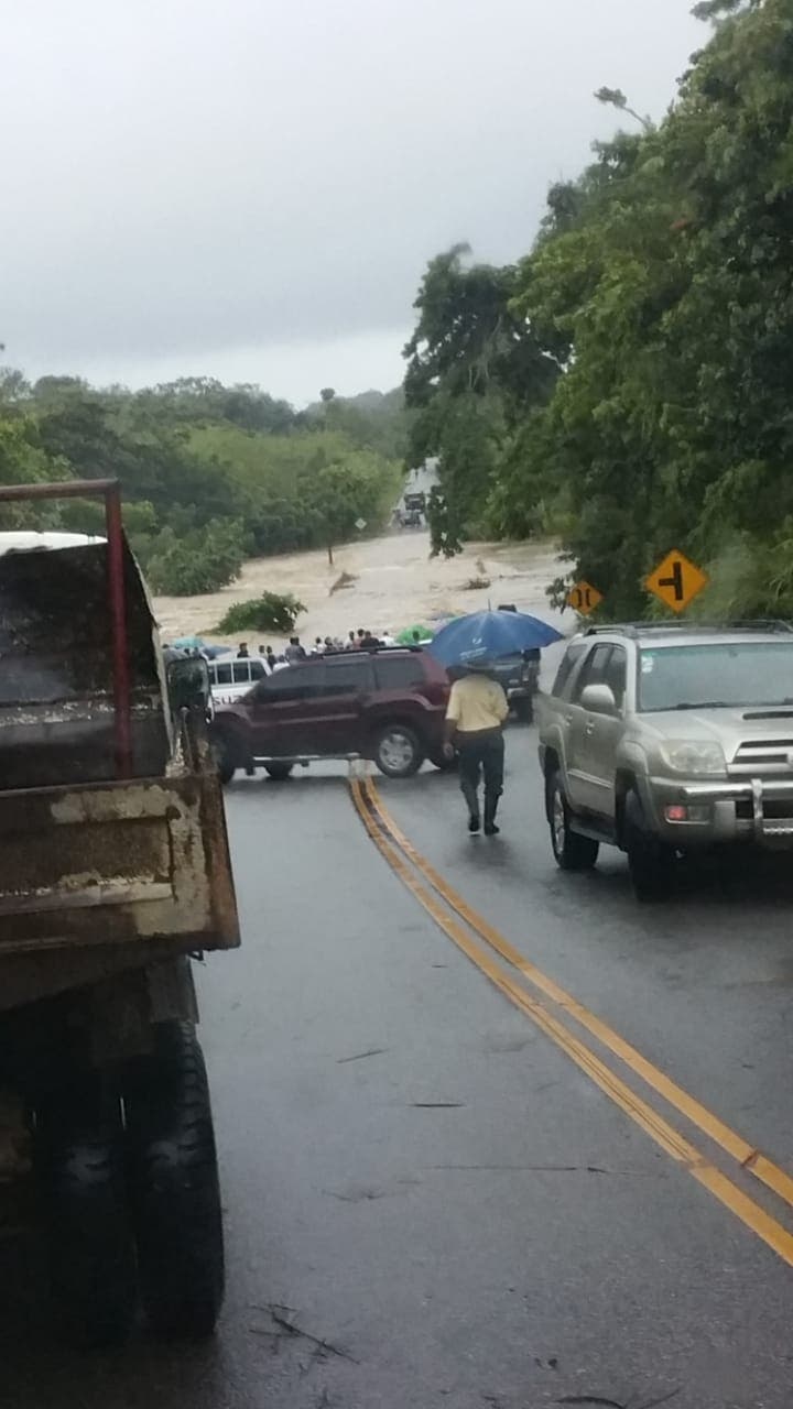 Desbordamiento río Ozama deja incomunicadas varias comunidades en Monte Plata