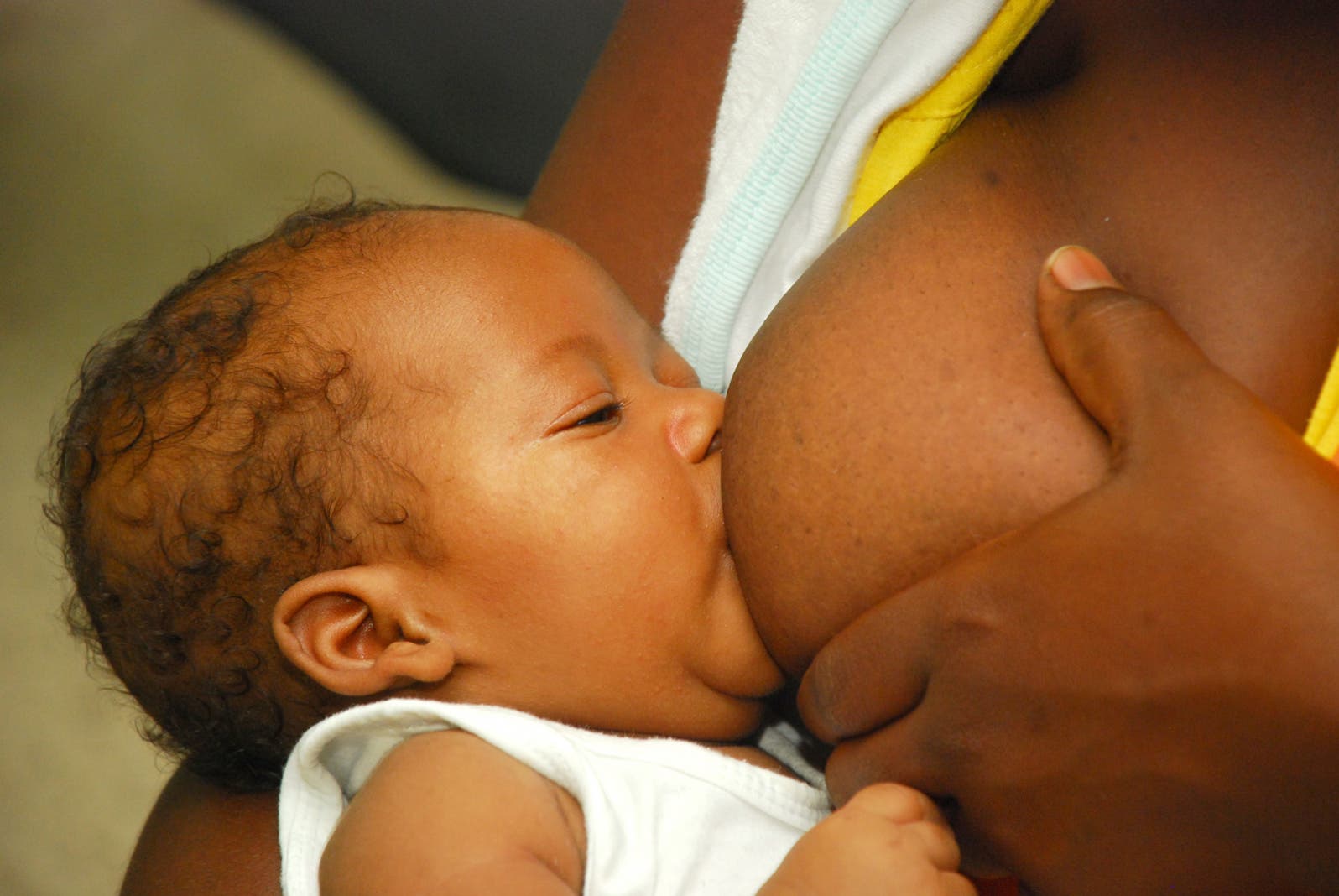 Las madres lactantes también deben recibir vacunas contra COVID-19