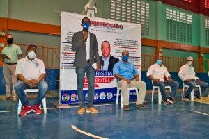 Pimentel pide unidad a dirigentes de béisbol para fortalecer provincia Santo Domingo