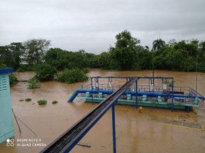 Varios acueductos salen de operación a consecuencia de tormenta Laura