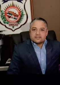 Designan nuevamente al periodista Carlos Devers como vocero de la DNCD