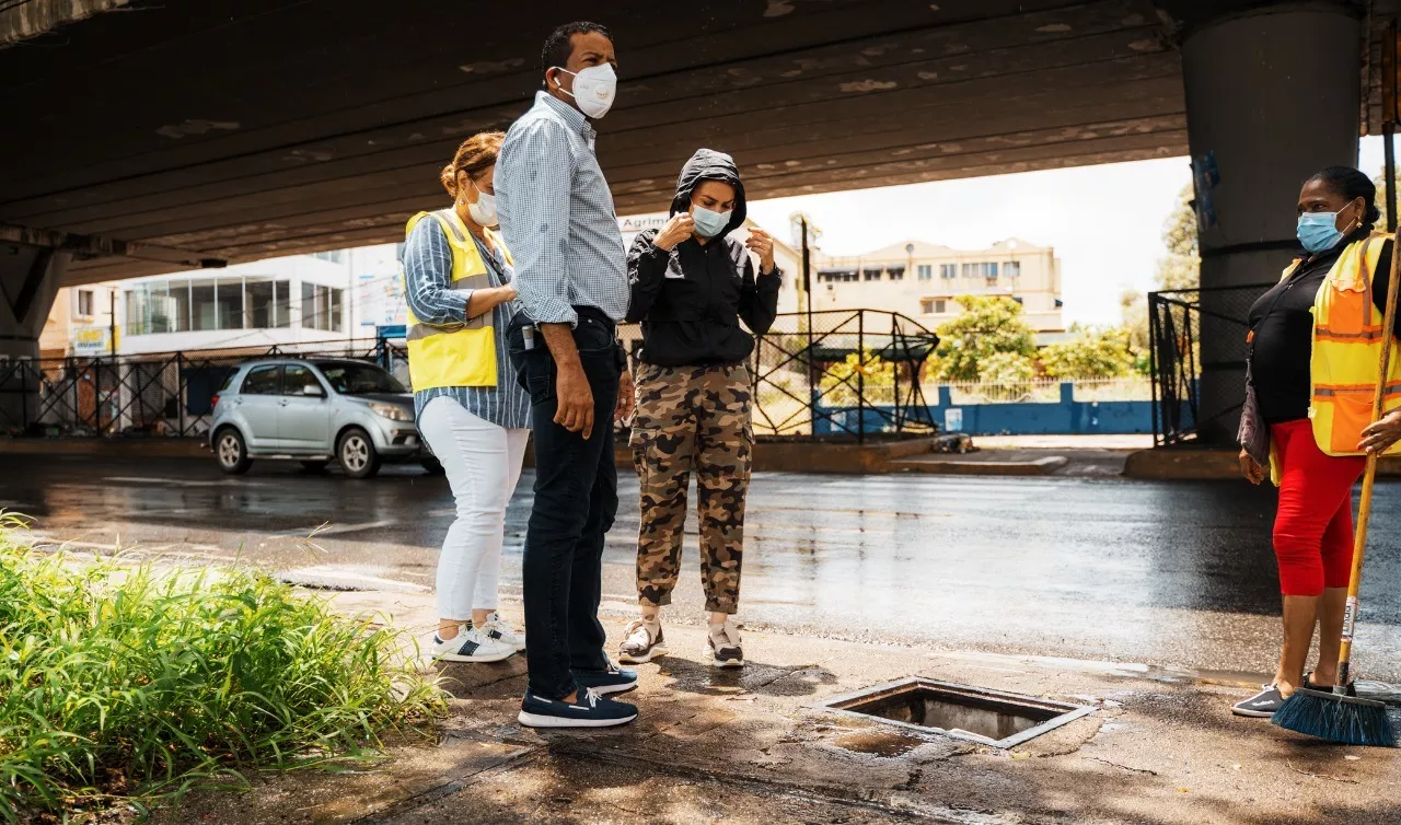 Alcaldesa Carolina Mejía supervisa barrios vulnerables ante paso de tormenta Laura