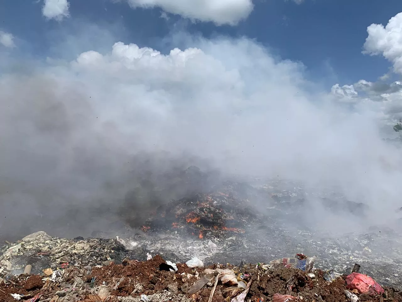 Se registra un incendio en el vertedero de Haina