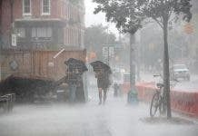 Un muerto y más de un millón sin luz en el área de Nueva York por la tormenta Isaías