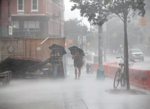 Un muerto y más de un millón sin luz en el área de Nueva York por la tormenta Isaías