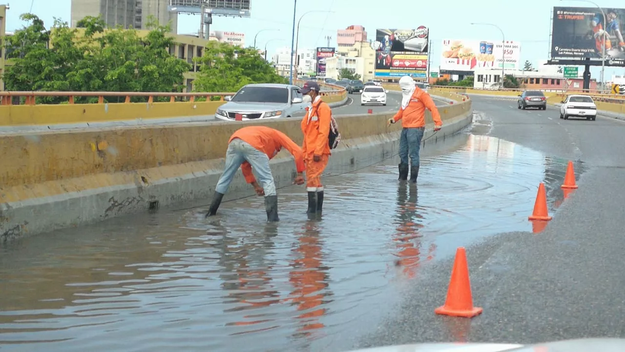 Obras Públicas interviene puntos afectados por lluvias en algunas provincias