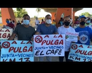 Comunitarios del km12 y barrios vecinos protestan contra retorno «mercado de la pulga»