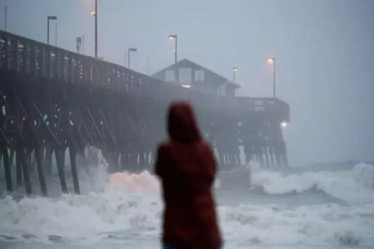 Tormenta Isaías llega con vientos y lluvias a Pensilvania y Nueva York