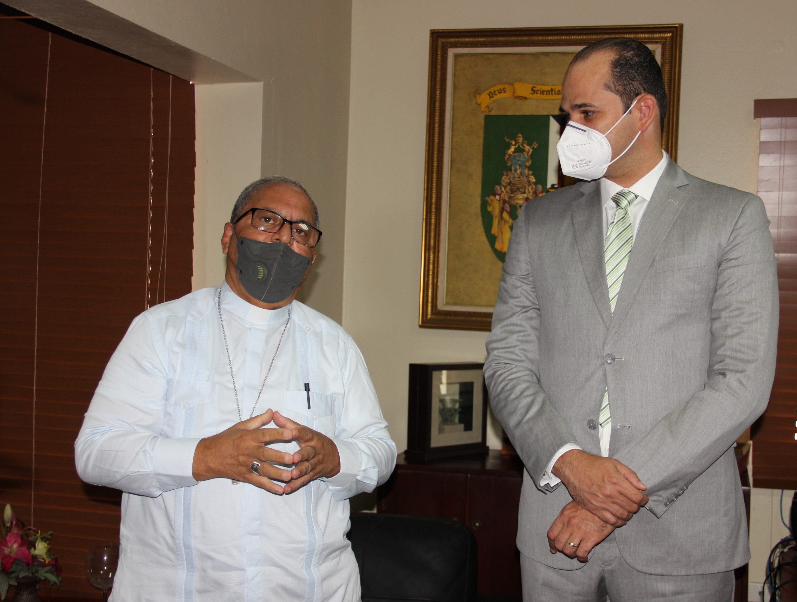 Monseñor Benito Ángeles y director de Promese/Cal se reúnen para abordar temas de salud