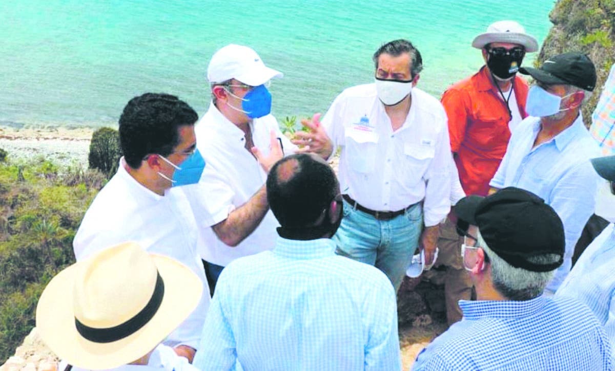 Ministros tratan plan turismo Pedernales