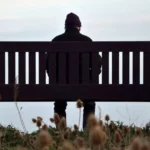 Cómo reconocer a una persona solitaria: señales que no siempre son visibles