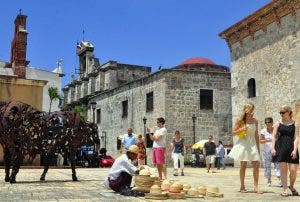 Estados Unidos alerta a ciudadanos reconsiderar viajar a RD por Covid-19