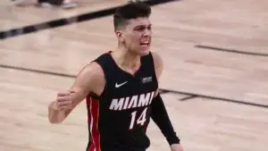 Spoelstra dice que Tyler Herro todavía no tiene el visto bueno para competir