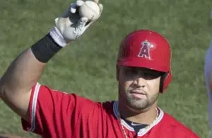 Pujols pega 2 jonrones, llega a 662 y rebasa a Mays