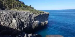 Acantilados,  escudos naturales  contra los tsunamis y tormentas