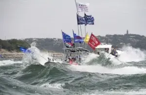 Cinco barcos se hunden en desfile náutico a favor de Trump